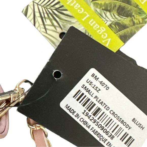 NEW NWT Small Pleated Crossbody Bag in Blush/Gold
Badgley Mischka Collection - Picture 12 of 12